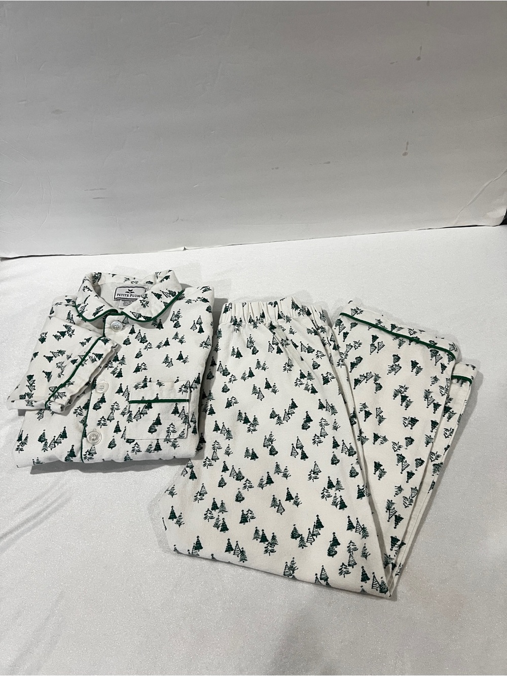 Petite Plume Kid's Unisex Flannel Pajama Set in Evergreen Forest Size 6